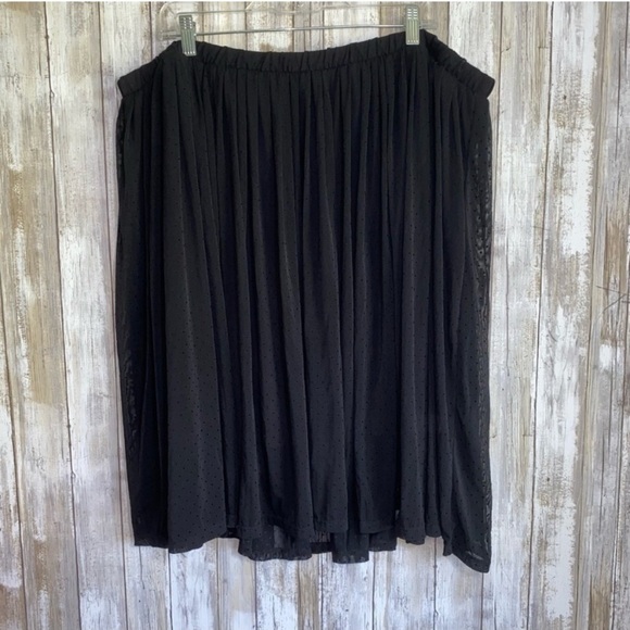 torrid Dresses & Skirts - Torrid Holiday Black Ikat Tulle Skirt